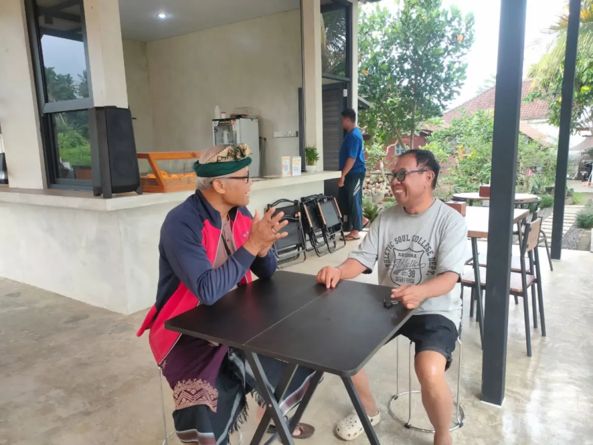 Sebagai bentuk komitmen Pemerintah Desa Tunjuk dalam mendukung tertib administrasi bangunan gedung, Perbekel Desa Tunjuk I Made Arnawa, S.SKar., M.Sn. turun langsung ke tengah masyarakat .