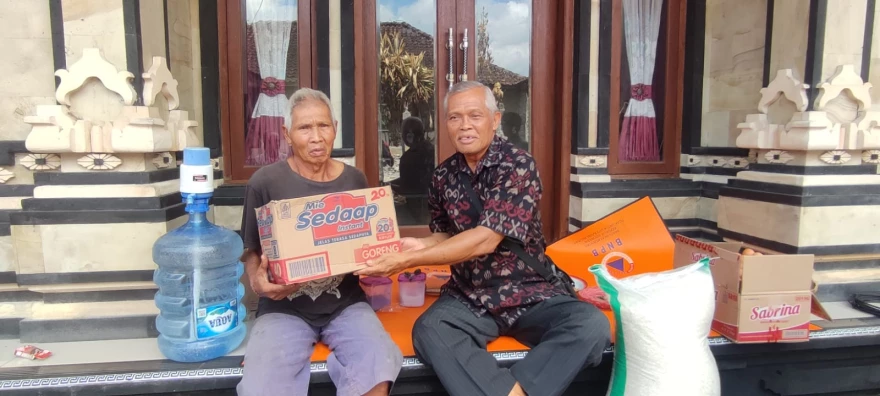 Telah dilaksanakan kegiatan penyerahan bantuan sembako kepada korban kebakaran bangunan Bale Bali milik Bapak I Nyoman Sujana yang beralamat di Banjar Tunjuk Kelod, Desa Tunjuk. 