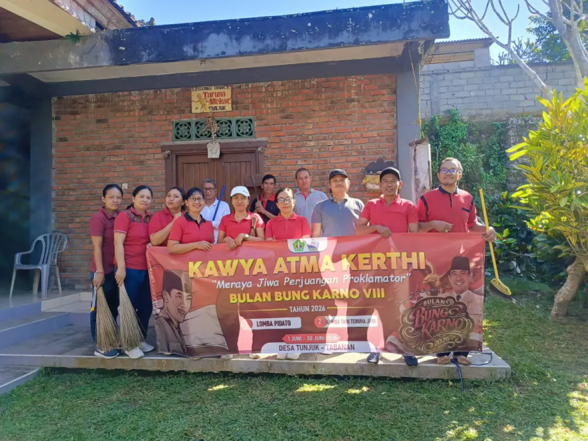 Dalam rangka penutupan rangkaian peringatan Bulan Bung Karno, Pemerintah Desa melaksanakan kegiatan bersih-bersih lingkungan yang diikuti oleh seluruh perangkat desa.